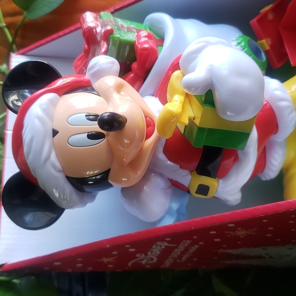 New Disney Mickey Mouse Candy Dispenser Santa Christmas presents - Picture 3 of 14